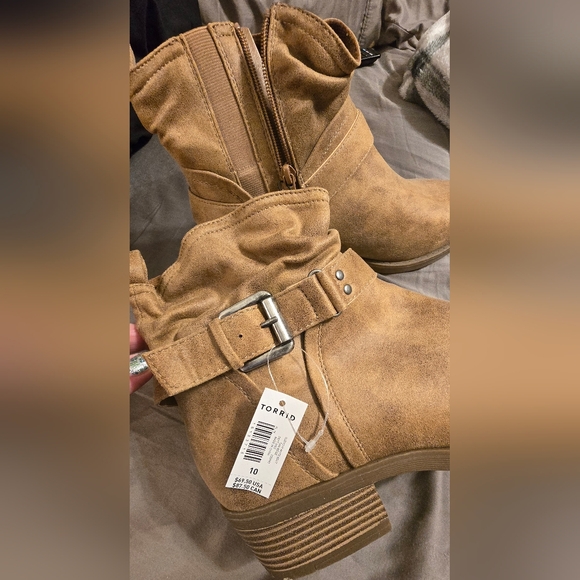 New - Never Worn Size 10 Torrid  Slouchy Tan Ankle Boots - Picture 6 of 8